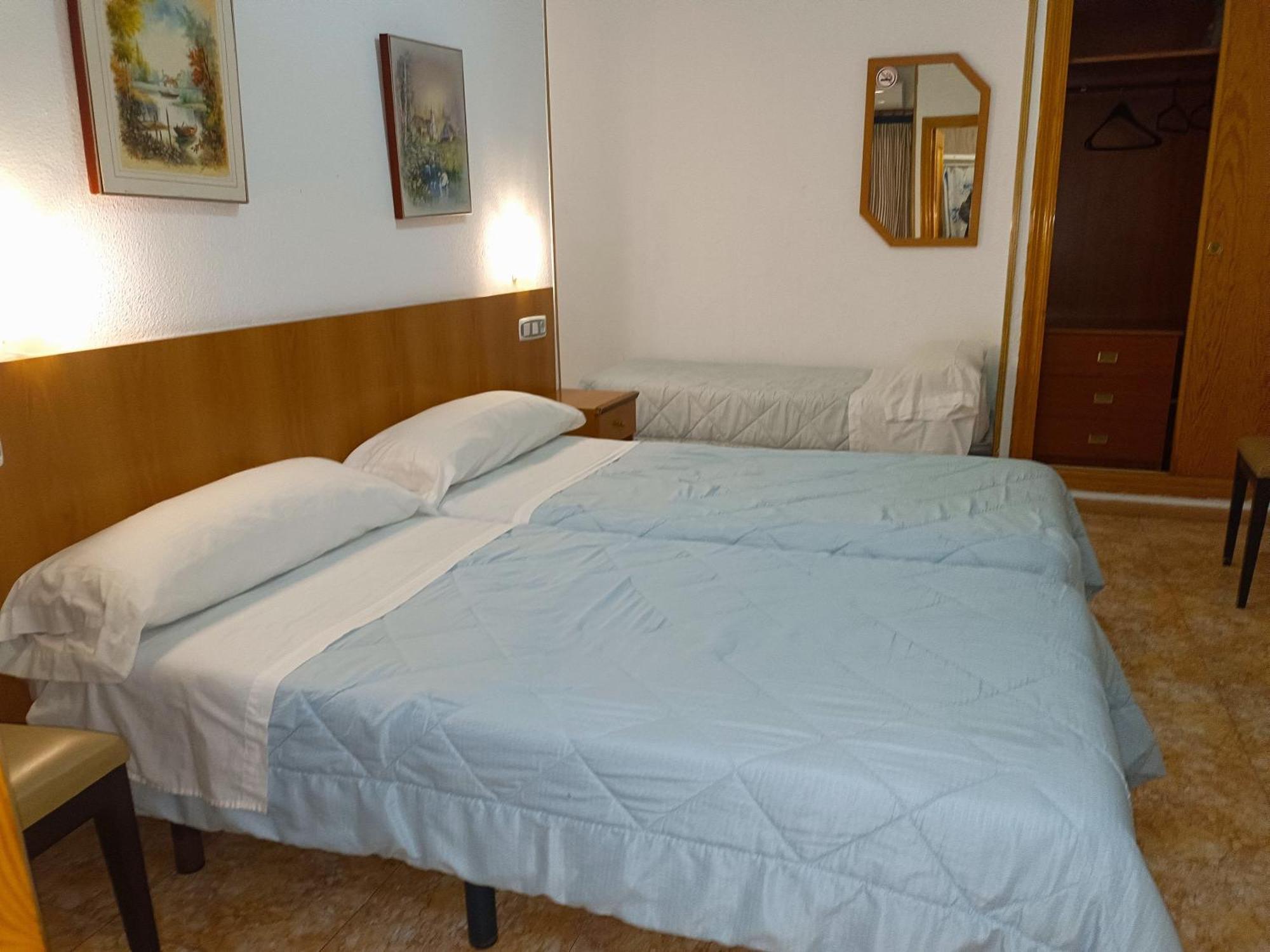 Hostal Gran Via Levante Torrevieja Extérieur photo